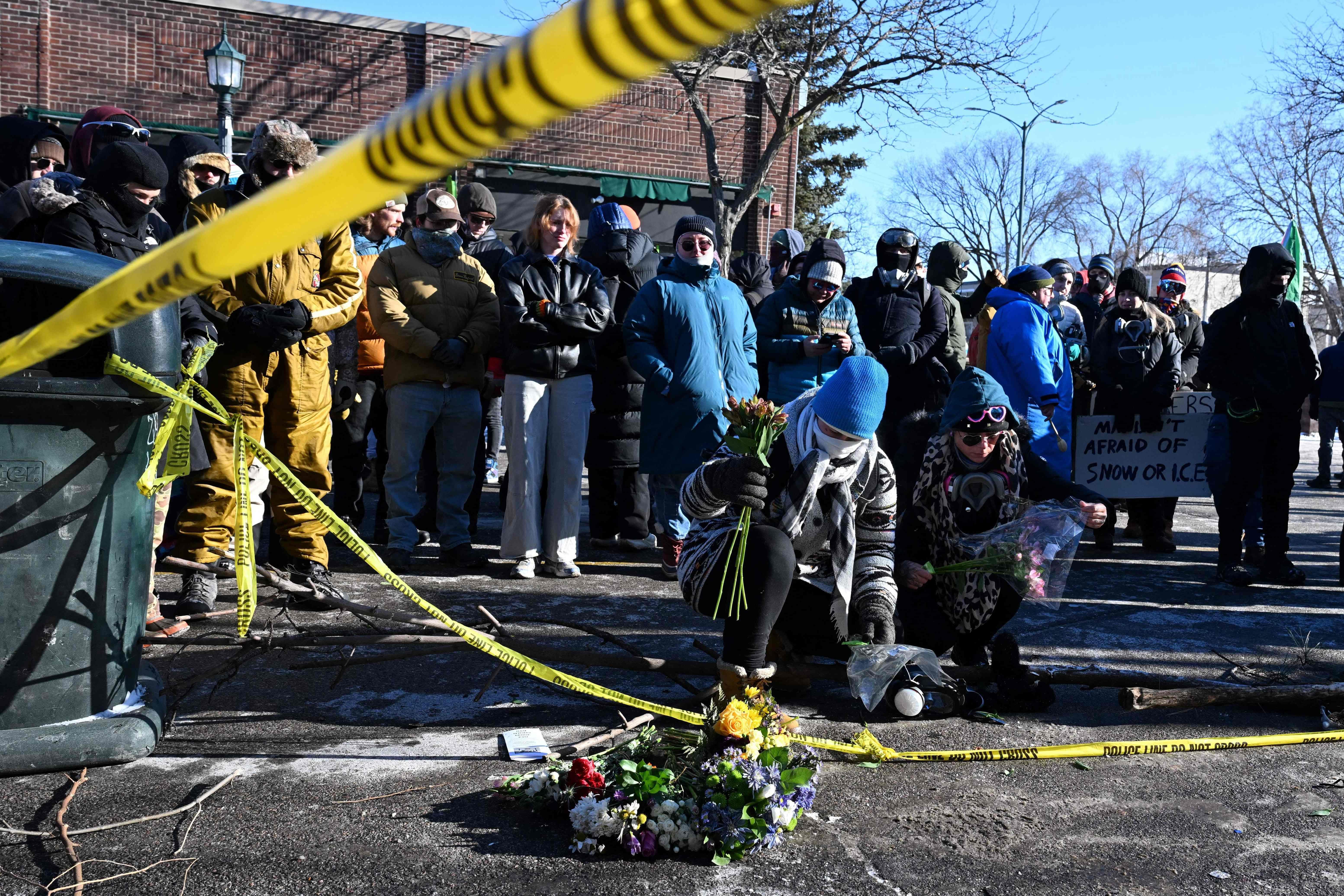 Minneapolis, un altro morto: infermiere ucciso dai federali. Deportata bimba di due anni