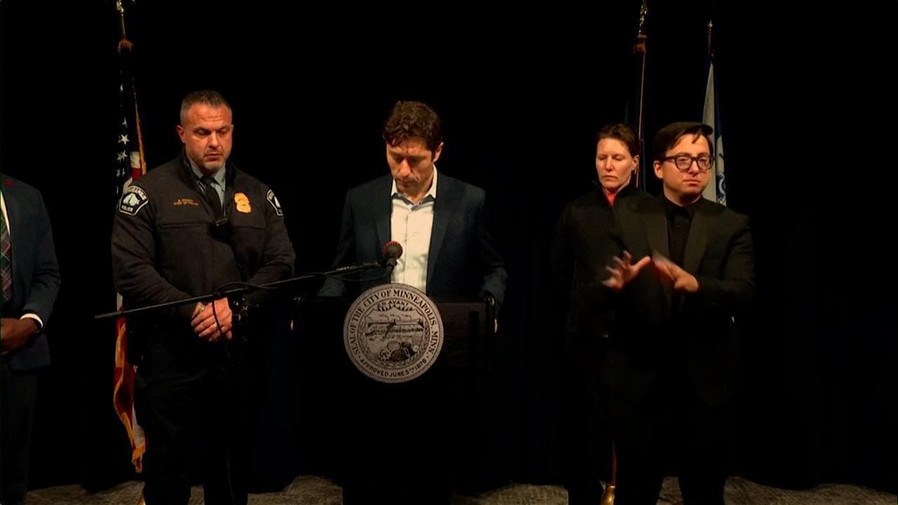 Minneapolis, il sindaco: "Quanti altri americani devono morire?". E mobilita la Guardia Nazionale