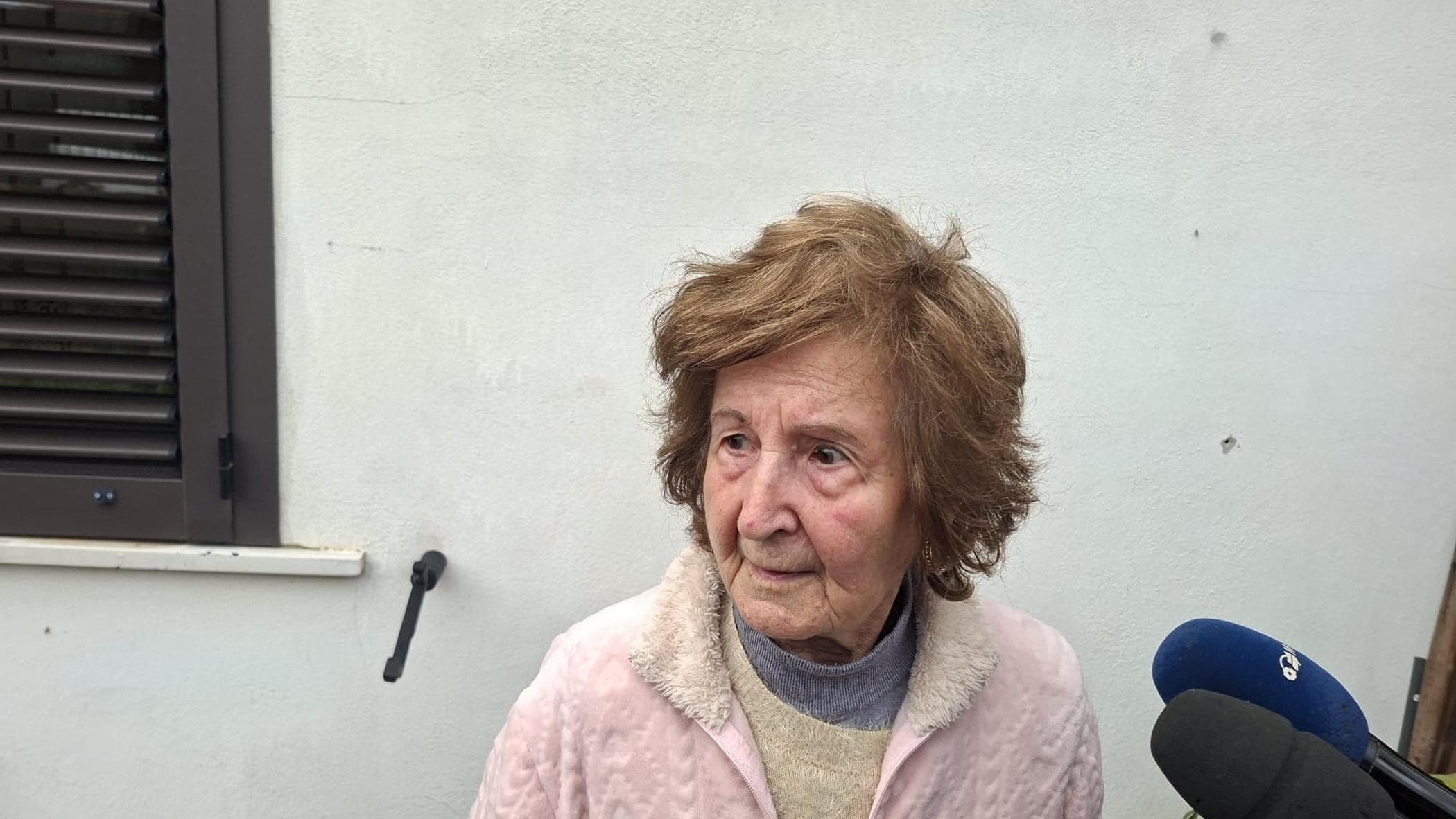 La vicina di casa dei Carlomagno: “Ho sentito le urla della sorella e ho capito che si erano uccisi”