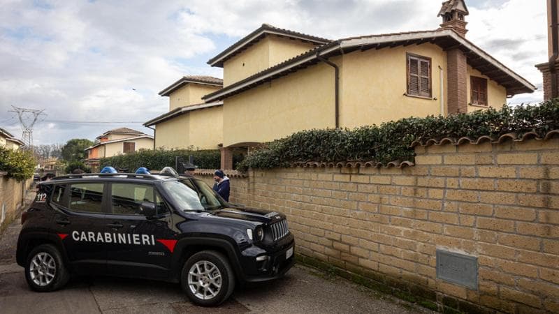 Anguillara Sabazia (Roma), i carabinieri davanti all'abitazione di Federica Torzullo