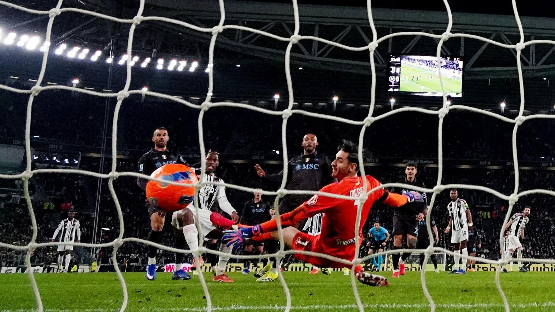 Juve travolgente, il Napoli affonda: 3-0, gol di David, Yildiz e Kostic