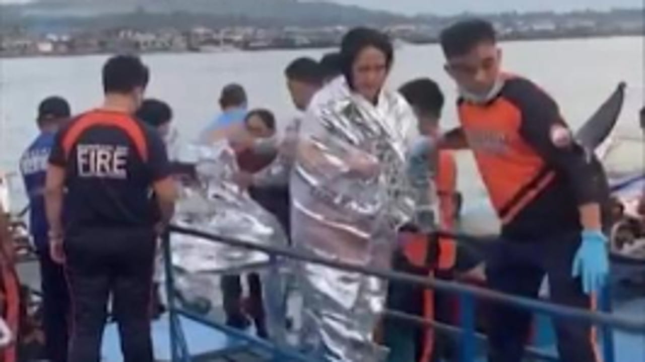 Filippine, affonda un traghetto: decine tra morti e dispersi. Le operazioni di salvataggio