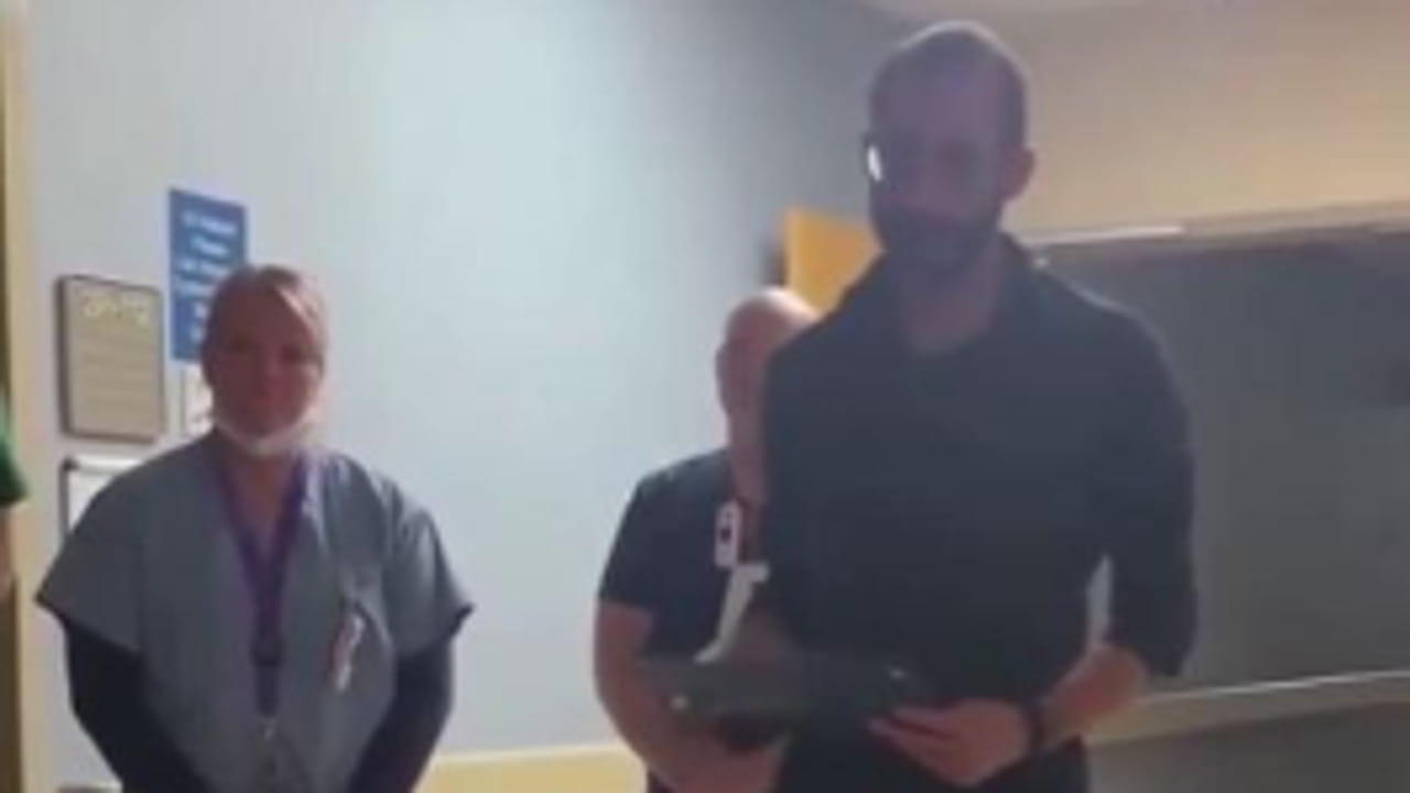 Minneapolis, Pretti omaggia un veterano deceduto: "Grazie per il tuo sacrificio per la libertà"