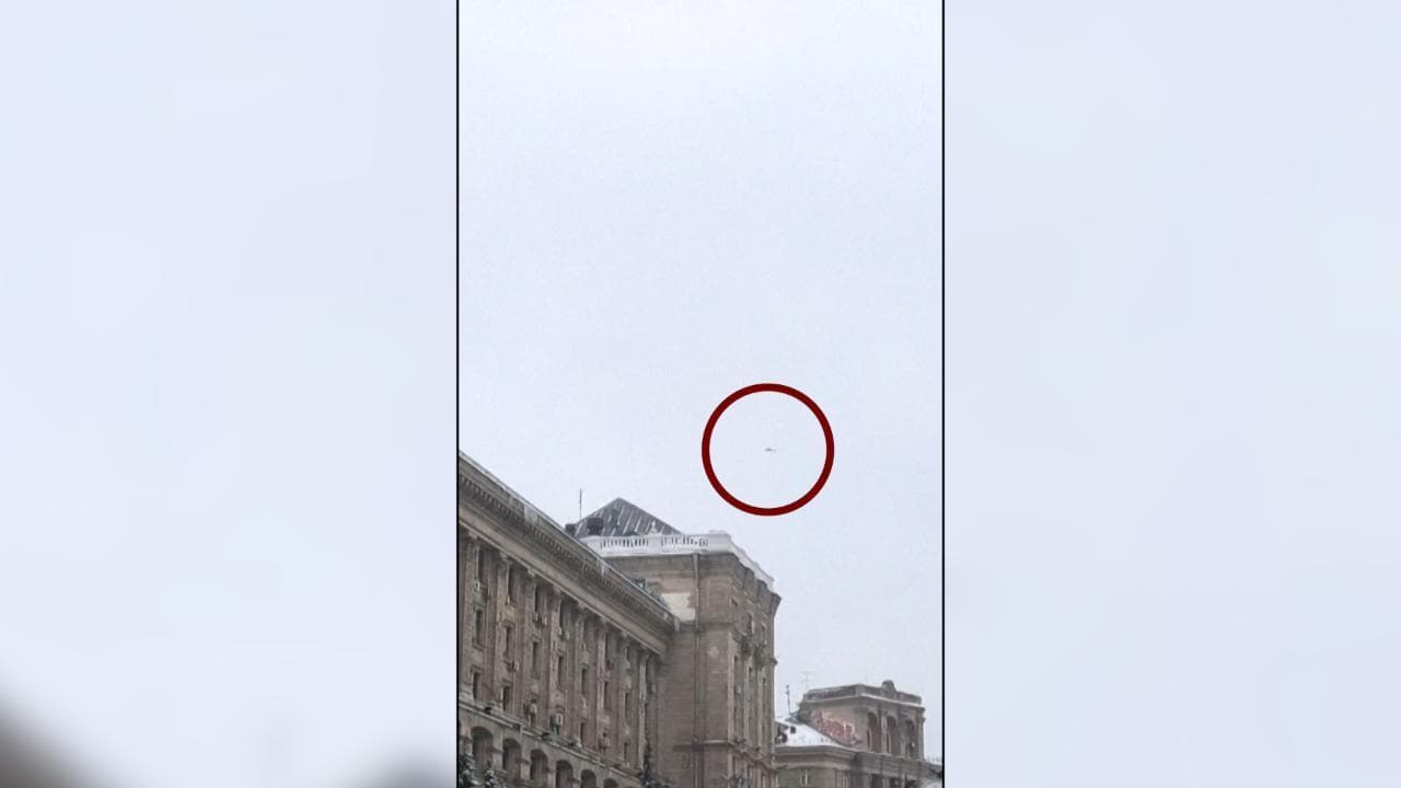 Kiev, drone russo sorvola il centro della città: le immagini