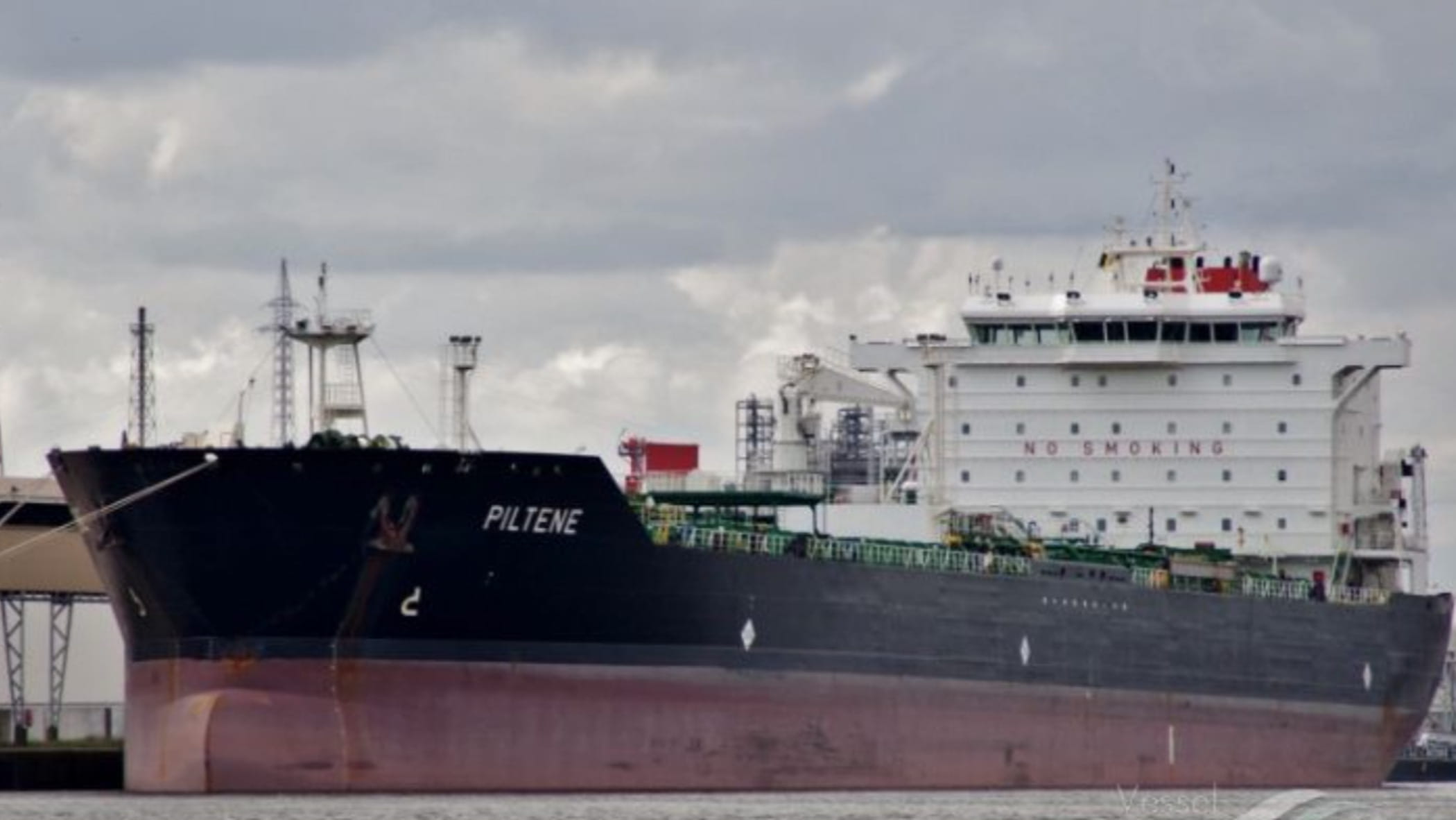 Allarme nel Mediterraneo, due petroliere della flotta fantasma russa alla deriva