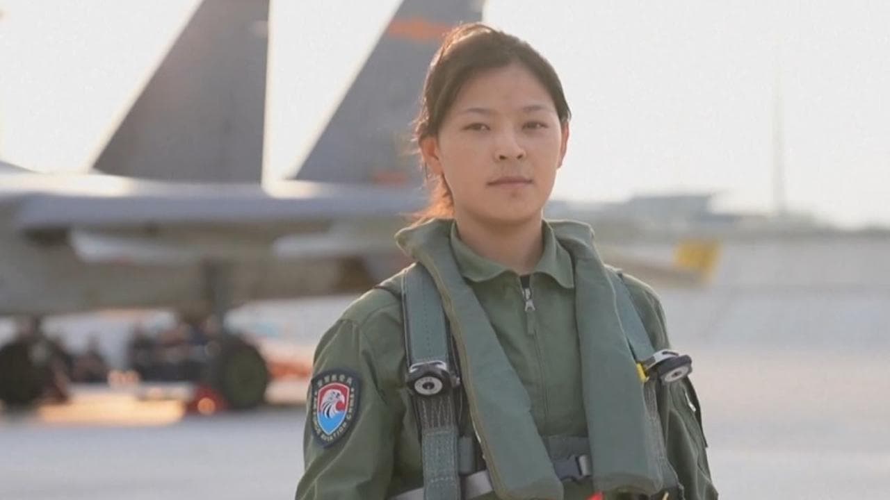Cina, il sogno realizzato di Kelsang: la prima donna "top gun" entra nella storia