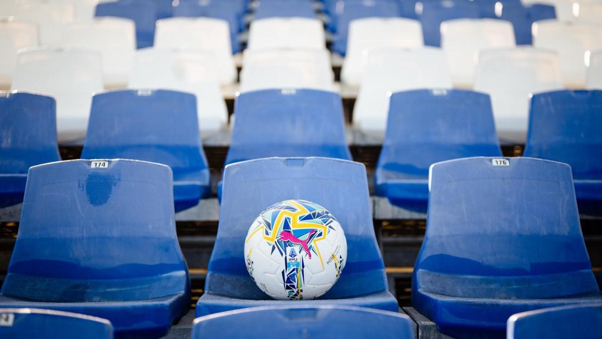 Via il pallone arancione: dalla prossima giornata il calcio torna in bianco