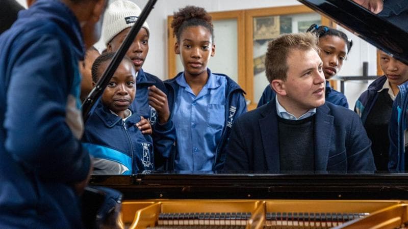 Filippo Gorini: “Con Schubert e Beethoven porto un po’ di bellezza in carceri, ospizi e scuole”