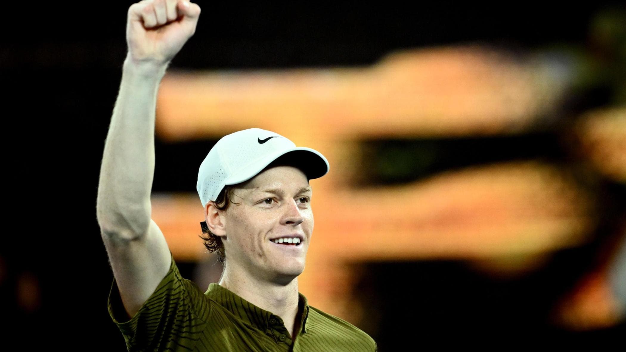 Sinner spazza via Shelton, semifinale a Melbourne contro Djokovic: “Da lui c’è sempre da imparare”