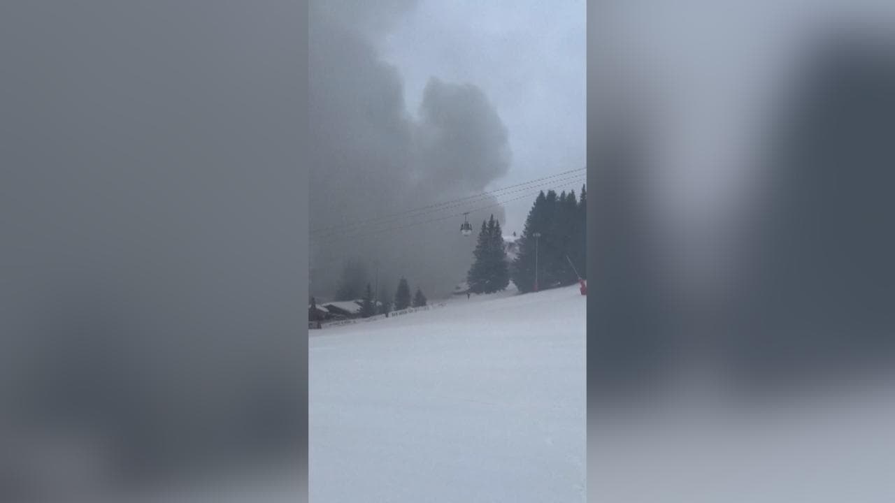 Courchevel, fiamme in hotel di lusso: sciatore filma il fumo dalle piste
