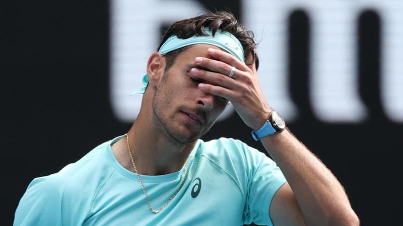 Lorenzo Musetti nel momento del ritiro