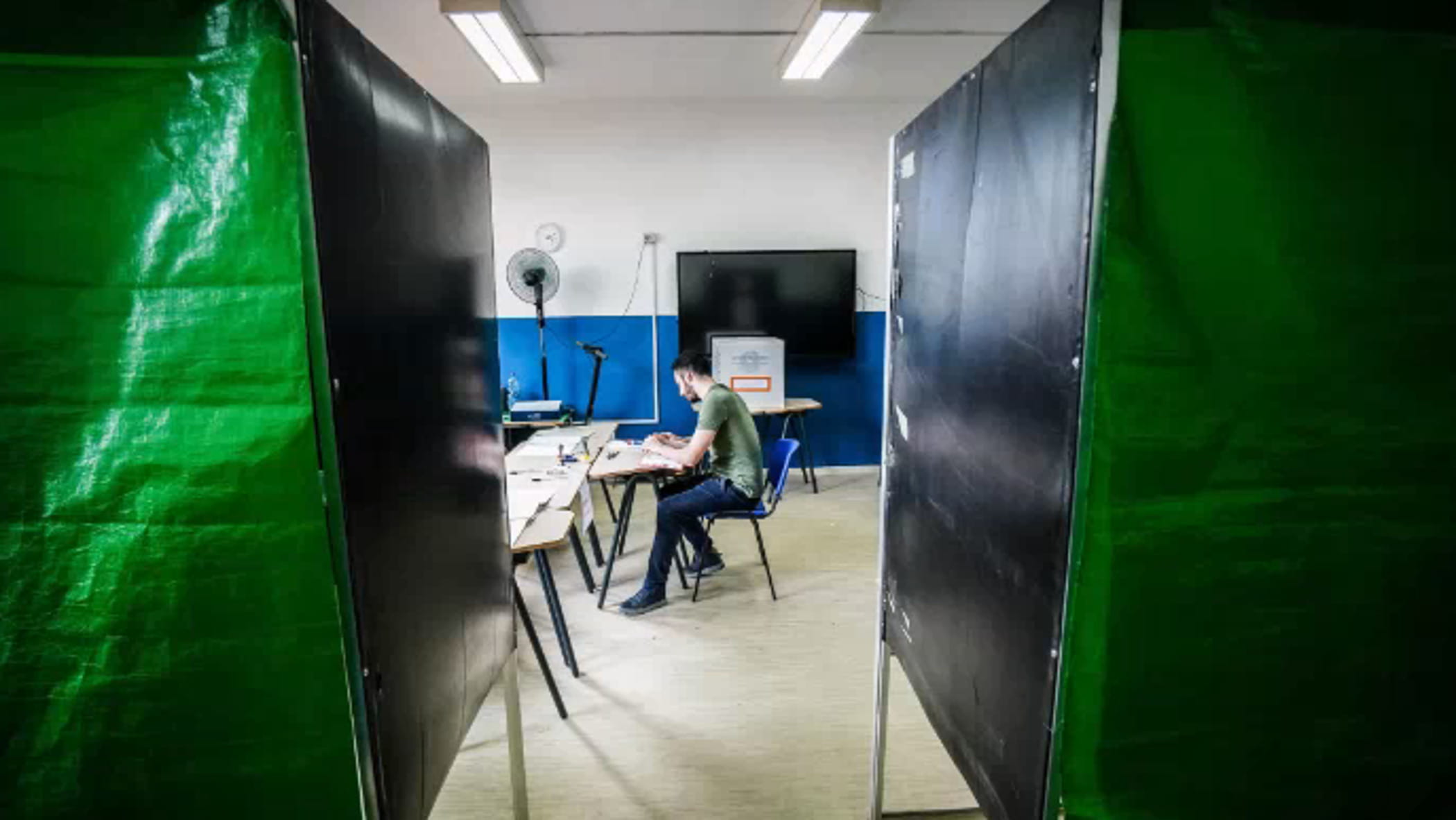 Referendum, schiaffo ai fuorisede: la destra boccia il voto per chi vive lontano da casa