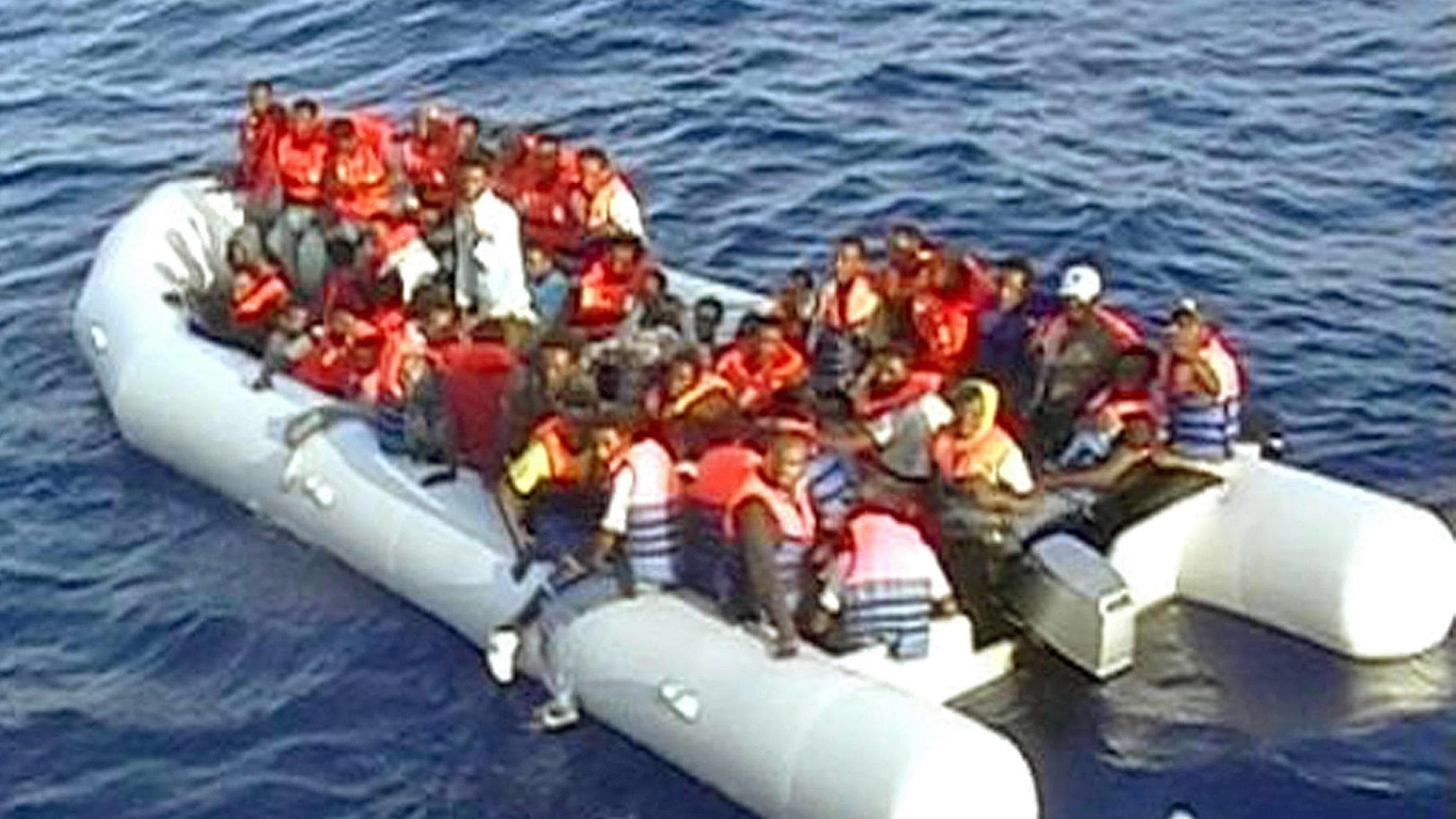 Centri di detenzione e uso dell’Ia alle frontiere: ok dell’Ue al nuovo patto su migrazione e asilo