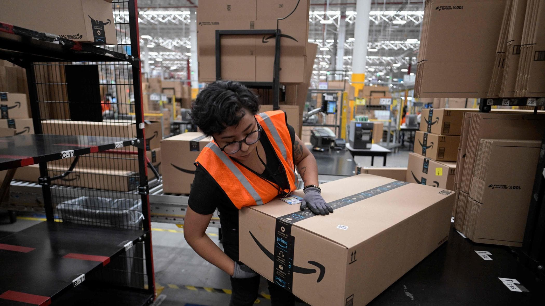 Meta e Microsoft macinano utili. Amazon, 16mila licenziamenti