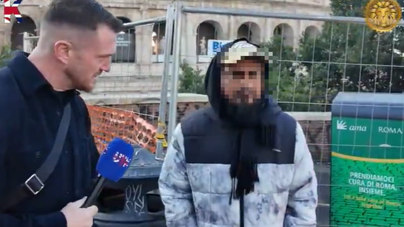 “Qui africani ovunque”. Il tour romano del neonazi Robinson, poi da Salvini con un uomo misterioso