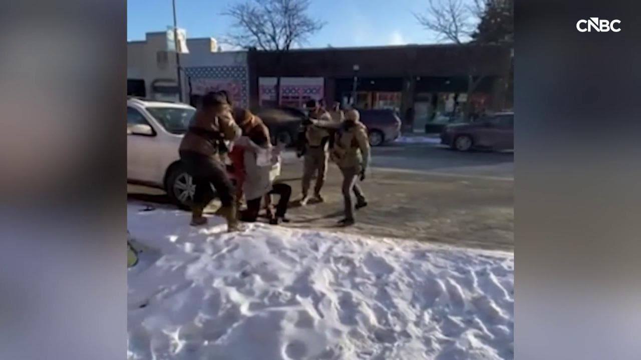 Minneapolis, il video dell'uccisione di Alex Pretti da parte degli agenti dell'Ice