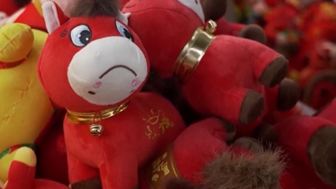 Cina, boom di vendite per il "cavallo triste". L'errore di fabbrica diventa un simbolo
