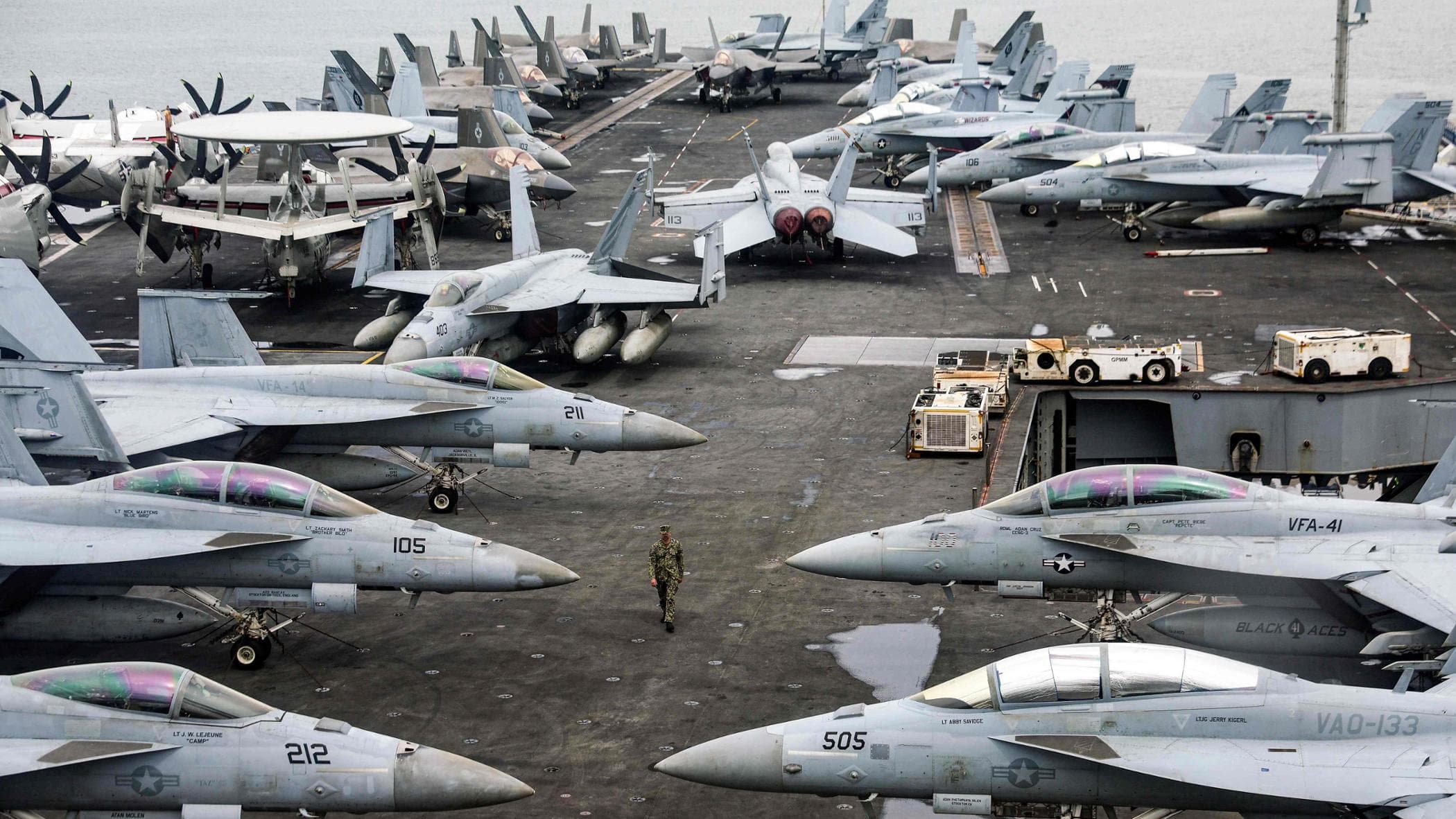 Cos’è l’Armada di Trump: dodici navi, caccia e due sottomarini. Tutto pronto per l’attacco in Iran