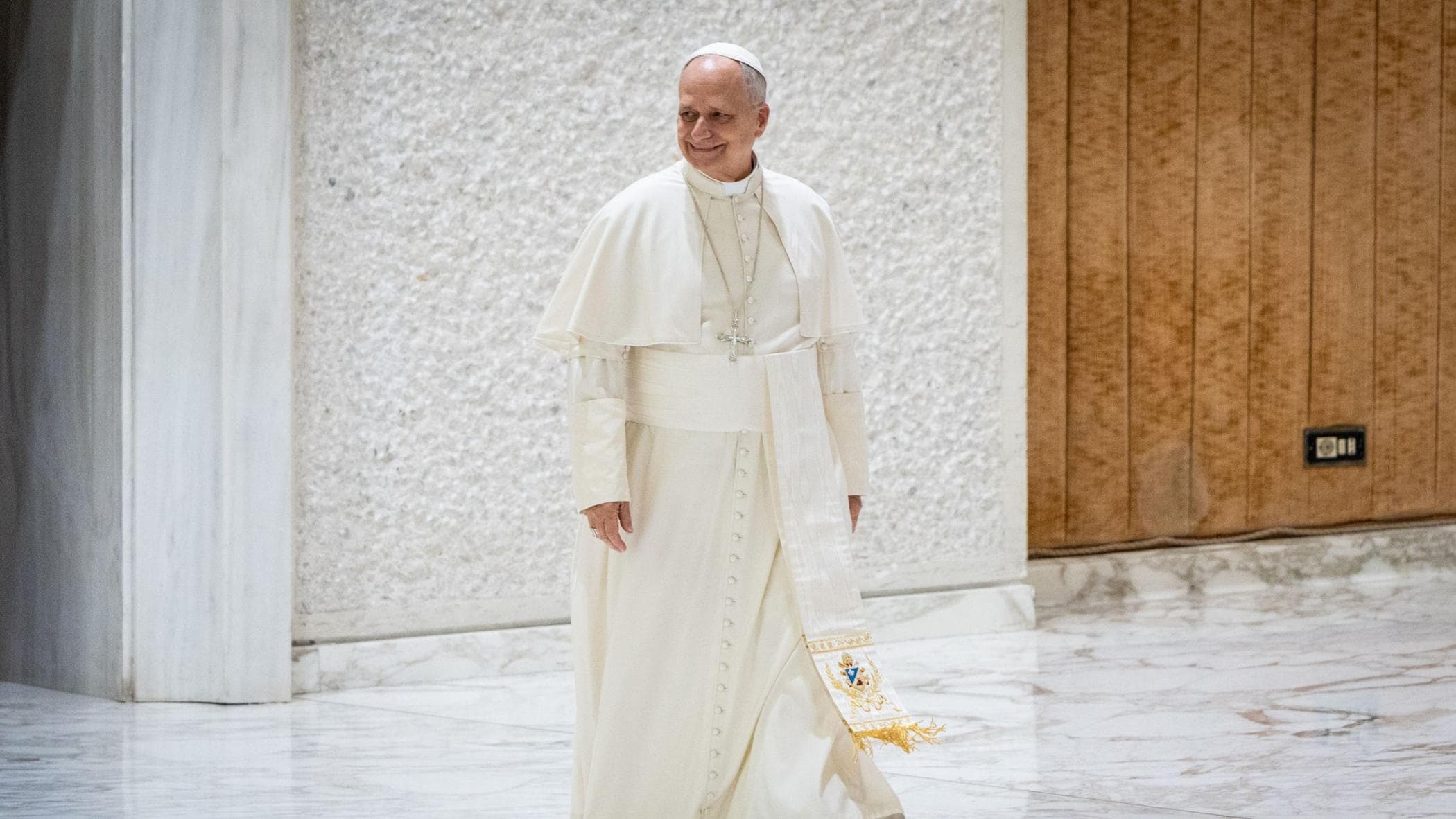 Papa Leone, la scelta di vivere in mansarda: stile minimal e palestra