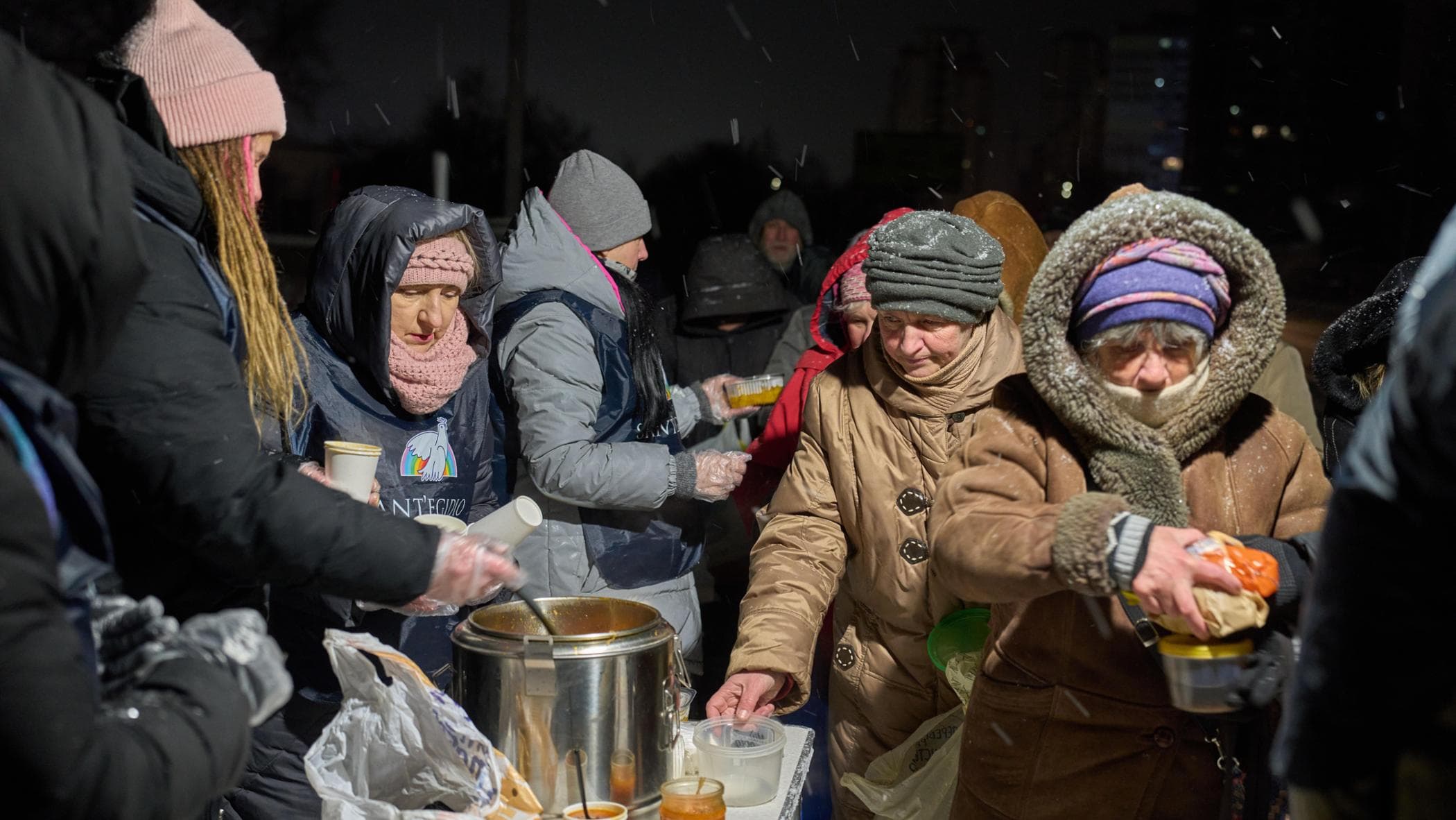 Il grande freddo a Kiev, tra speranza e scetticismo per la tregua: “Dev’essere uno scherzo”