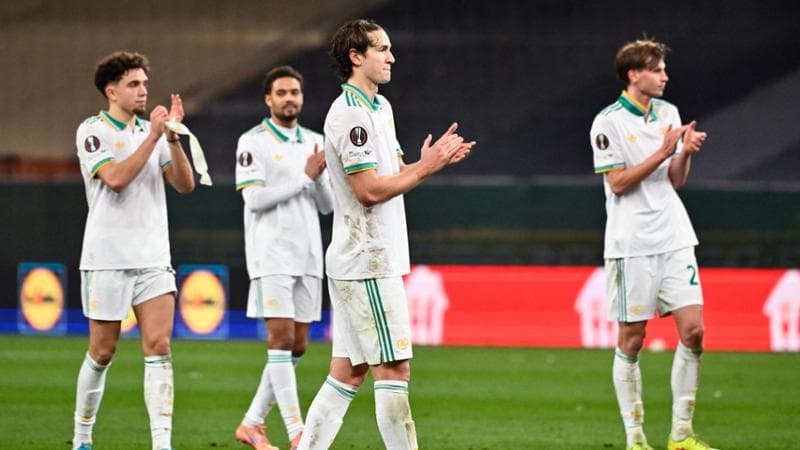 I giocatori della Roma al termina della sfida con il Panathinaikos