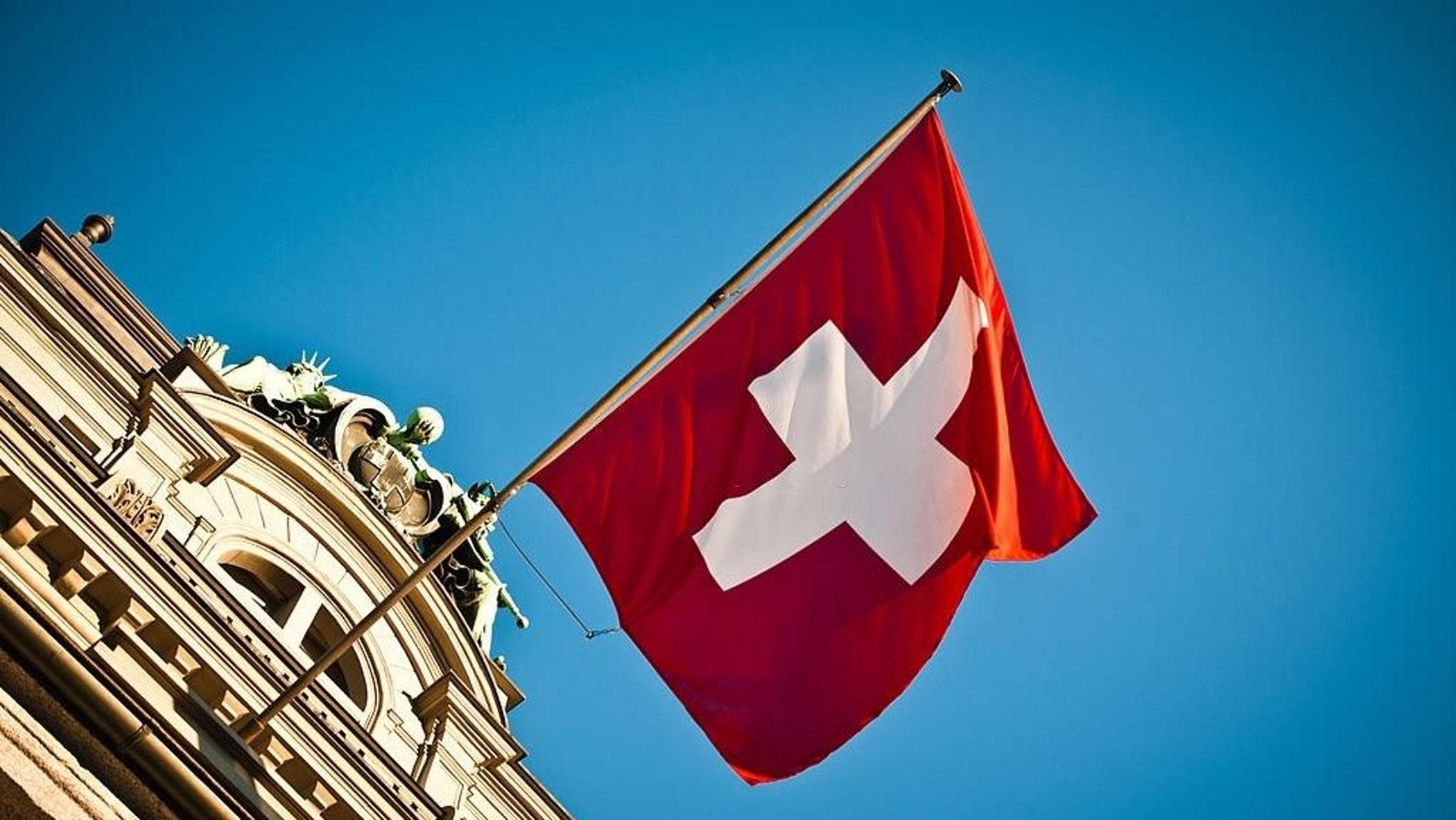 La Svizzera si riarma: il governo vuole alzare l’Iva per finanziare l’esercito