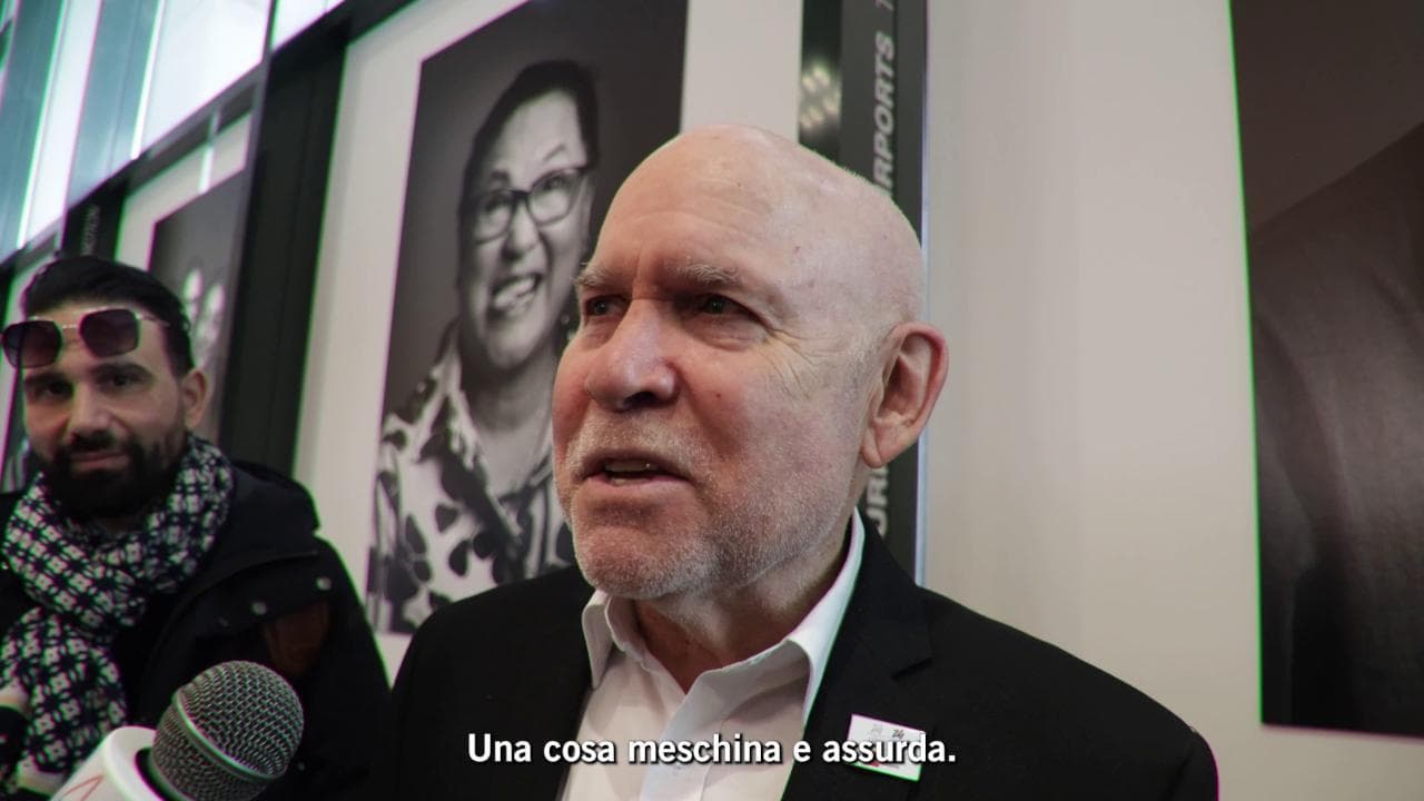 Il fotografo Steve McCurry contro l'Ice: "Fa cose meschine, uccide le persone e porta via i bambini"