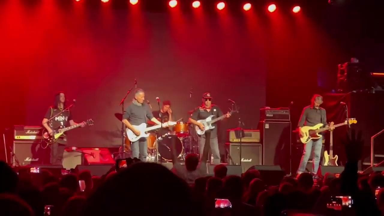 Springsteen concerto a sopresa a Minneapolis per raccogliere fondi per le famiglie di Pretti e Good