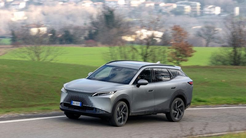 Moda 7 Omoda 7, il Suv Super hybrid plug-in stiloso, tecnologico e dai prezzi ...