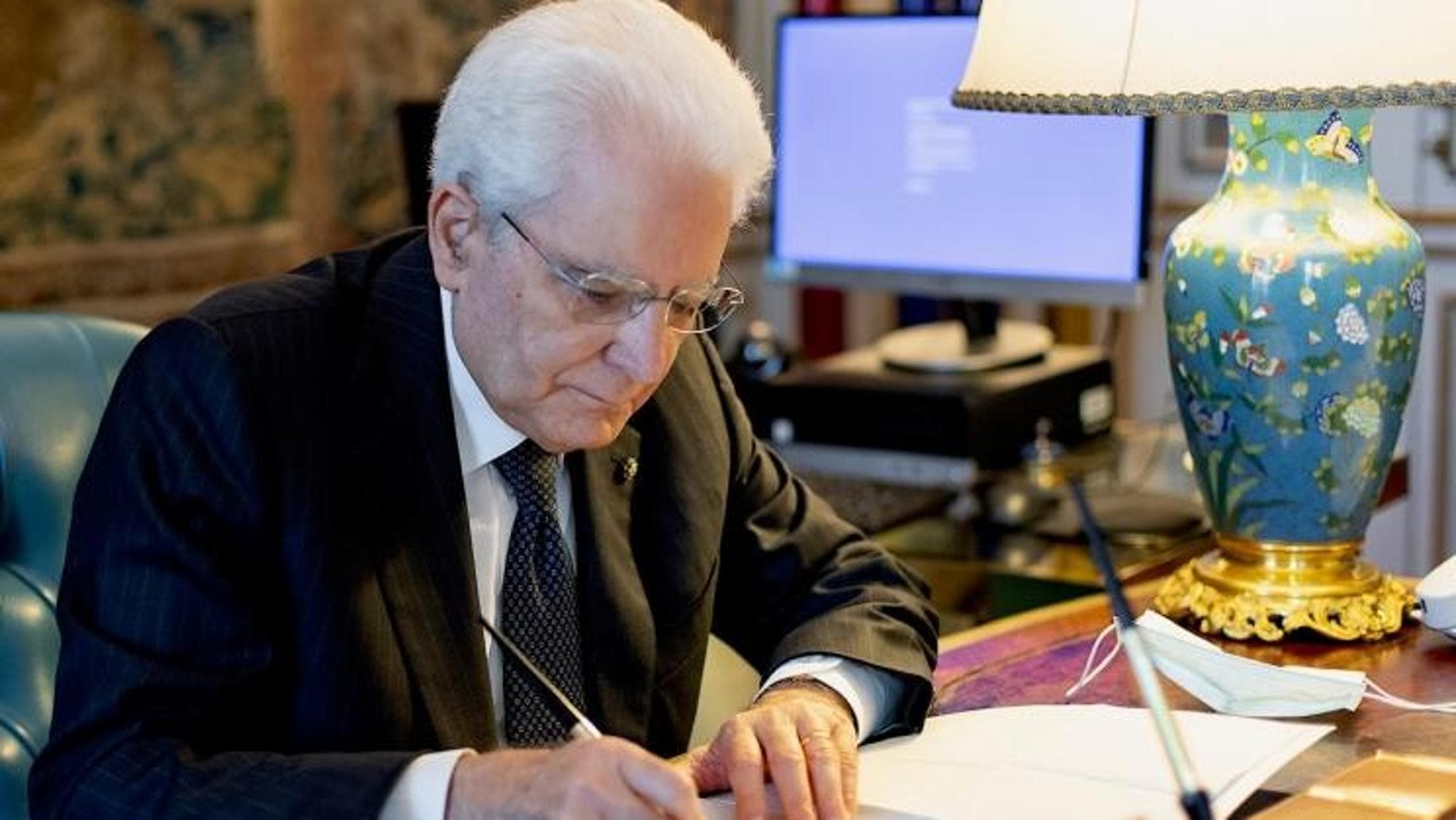 Dall’impegno civile, al coraggio, l’eroismo e l’inclusione: i 31 riconoscimenti di Mattarella