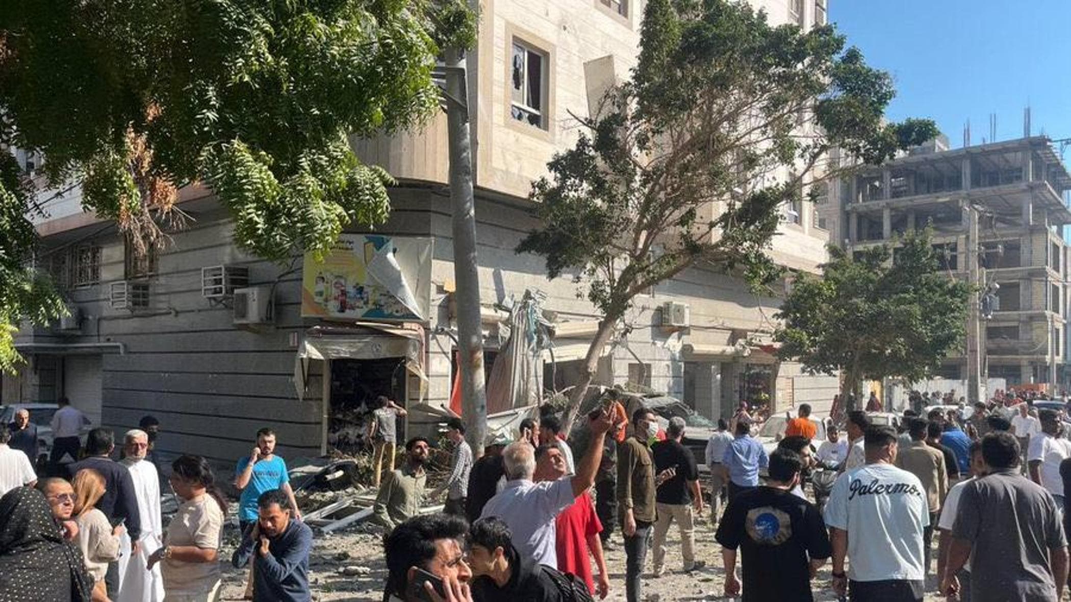 Iran, esplode un edificio sullo stretto di Hormuz. Teheran: “Una fuga di gas, 4 morti”