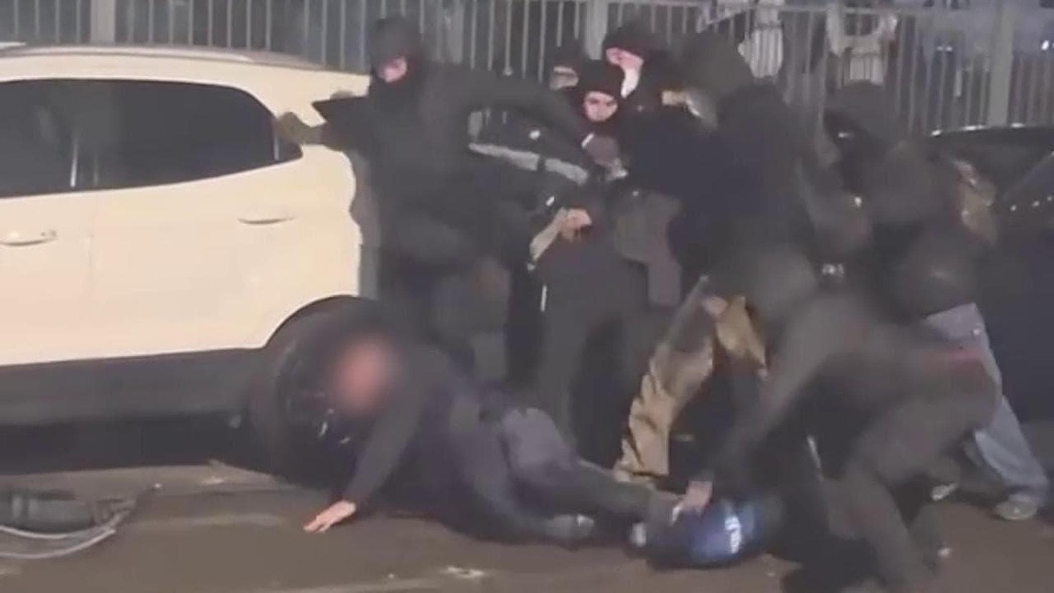 Turin Clashes: Police Officer Attacked During Askatasuna Protest – Italy Reacts - News Directory 3