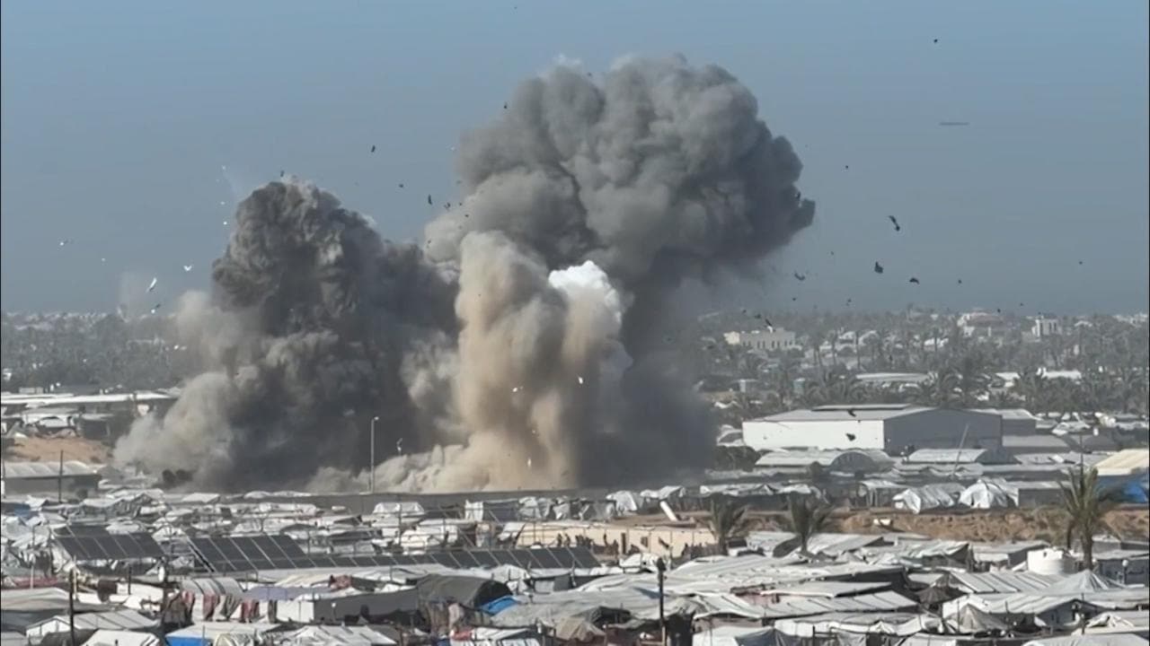Raid israeliani sulla Striscia di Gaza: le esplosioni a Gaza City e a Khan Younis