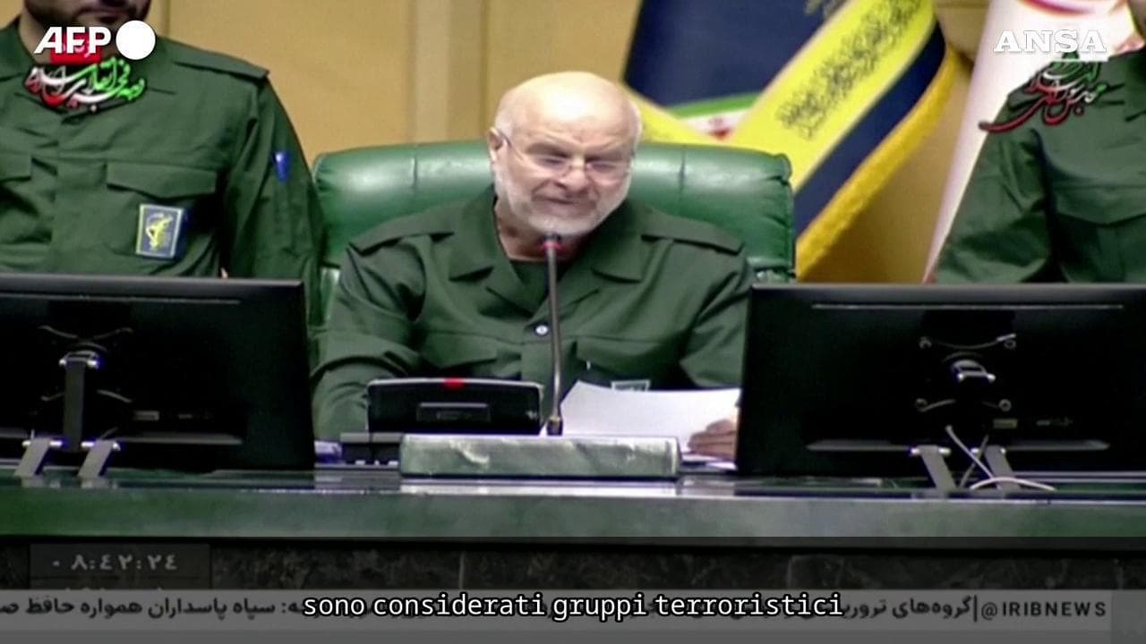Iran, il presidente del parlamento: "Consideriamo i militari Ue dei terroristi"