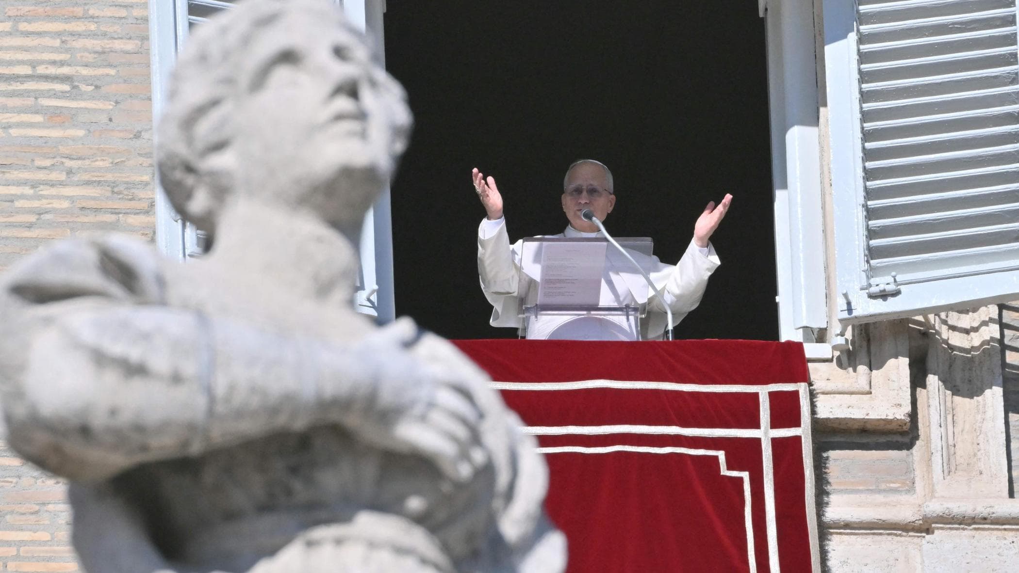 Il papa durante l’Angelus: “Iniziano i Giochi, messaggio di fratellanza. Invoco una tregua olimpica”