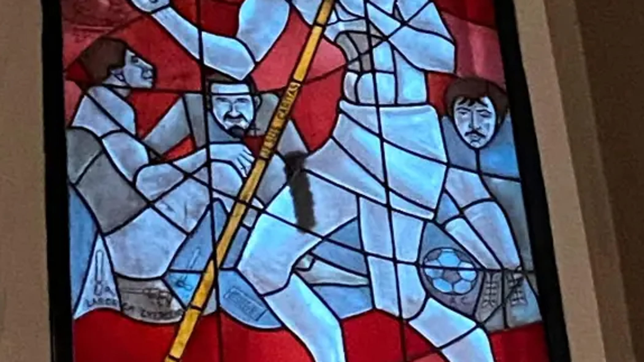 Non solo Meloni con il volto d’angelo: a Cesena nel Duomo c’è Walter Schachner con un pallone