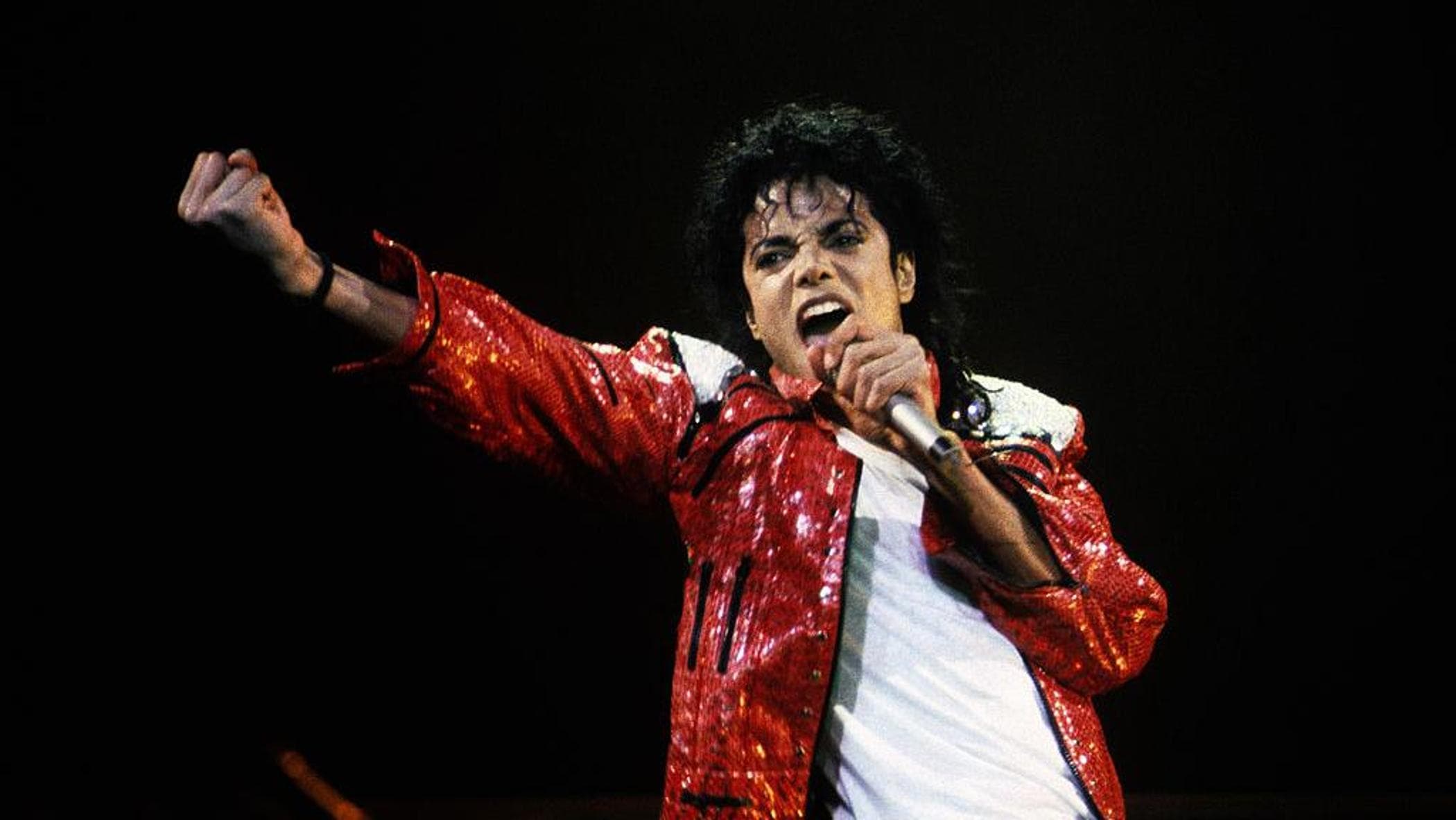 Michael Jackson, un documentario riaccende le polemiche: “I bambini volevano toccarmi”