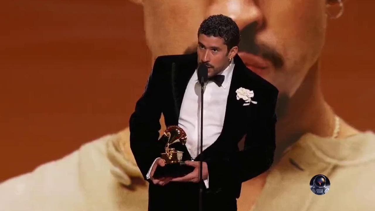 Grammy, Bad Bunny: "Ice out, non siamo animali siamo americani. Non odiamo, rispondiamo con l'amore"