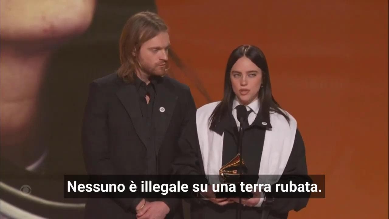 Billie Eilish, il discorso ai Grammy contro l'Ice di Trump: "Nessuno è illegale su una terra rubata"