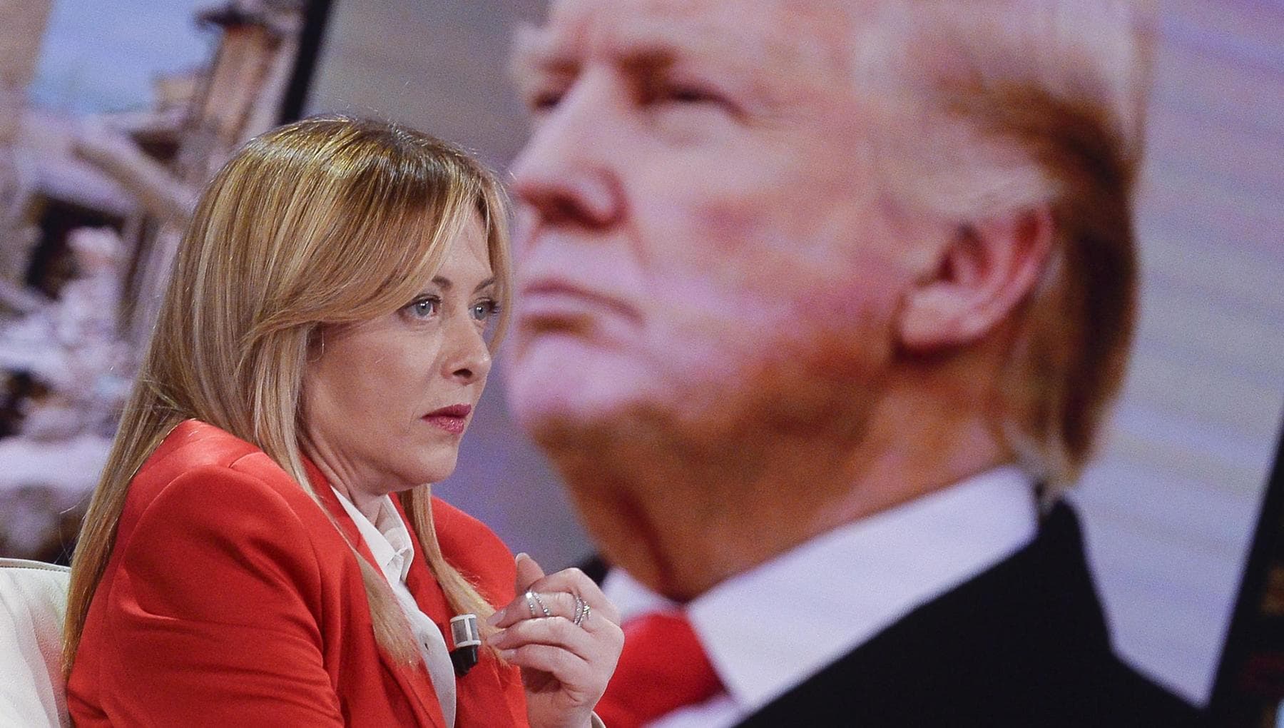 Prendere le distanze o no? Così l’alleato Trump mette in difficoltà Meloni e il governo