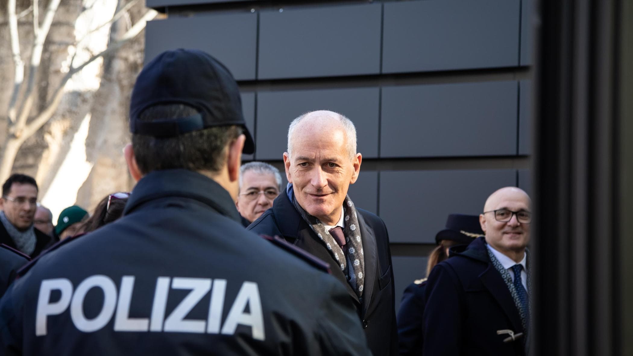 Gabrielli: “La divisa va difesa da chi fa propaganda sulla pelle degli agenti”