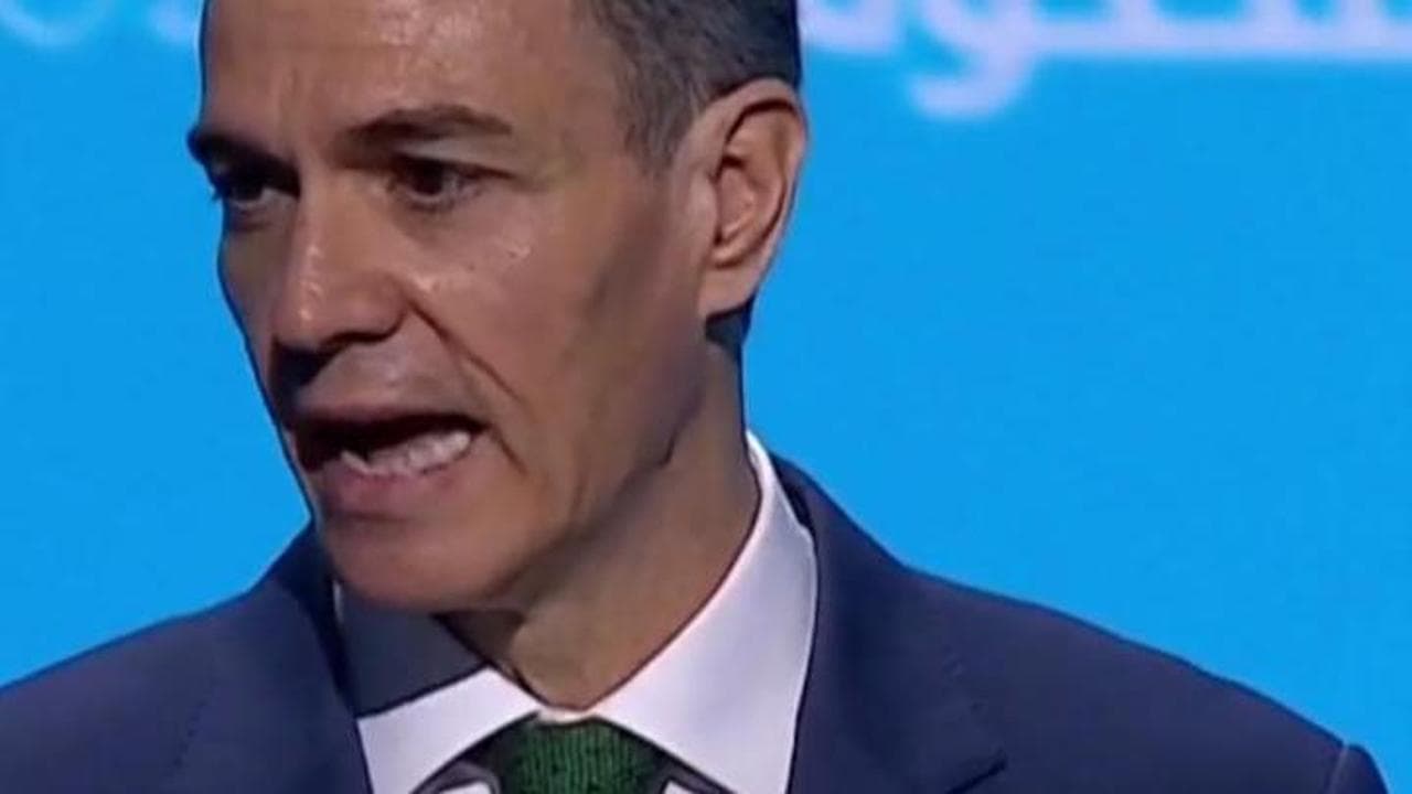Spagna, stop social agli under 16. Il premier Sánchez: "Proteggiamo i giovani dal Far West digitale"