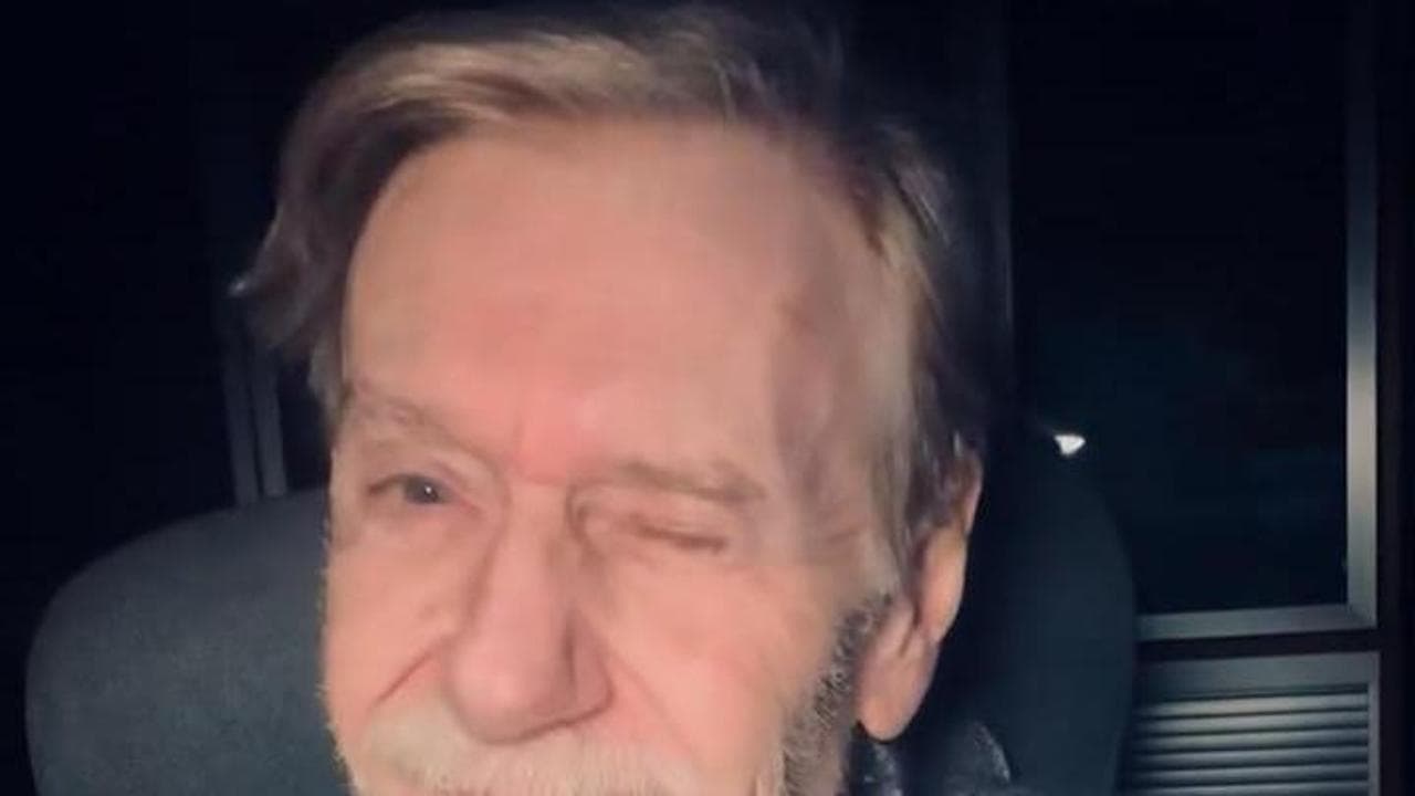 Claudio Lippi sbarca su Instagram a 80 anni: "Sono vivo e non sono in terapia intensiva"