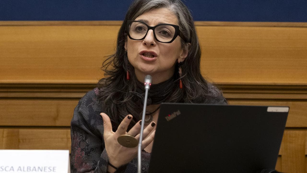 Gaza, Francesca Albanese contro il piano Trump: "Non si ricostruisce su fosse comuni"
