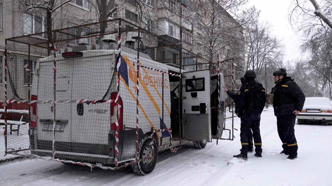 Ucraina, via da casa: nel Donetsk le evacuazioni forzate dei civili sui furgoni blindati