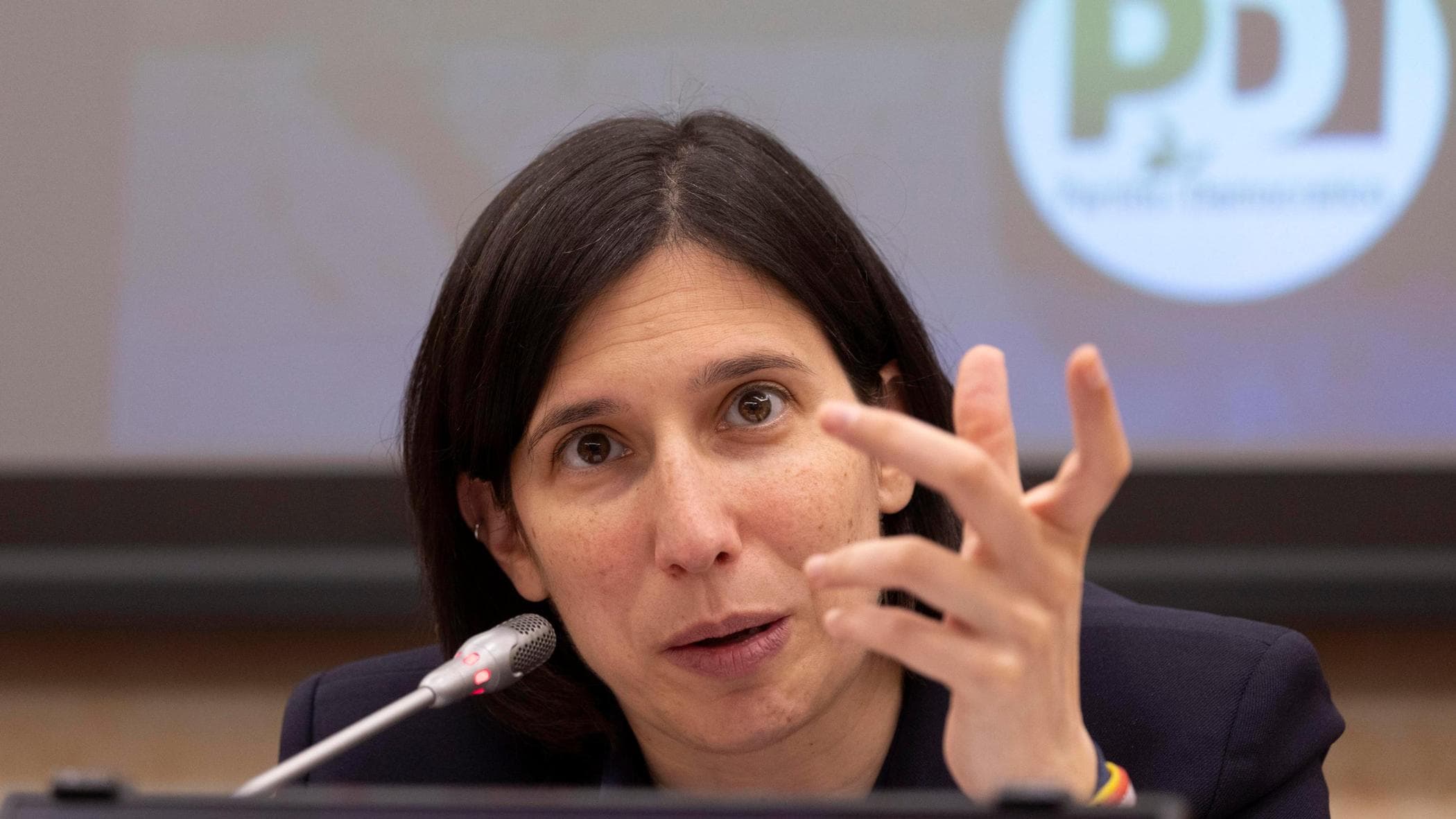 Il no dell’opposizione alla mozione unitaria: “È tutto un bluff”