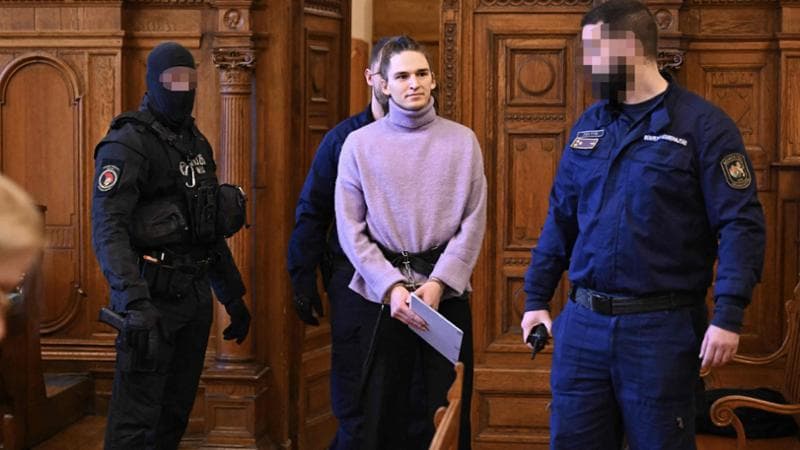 Oggi verdetto per Maja T., il caso Salis tedesco: “Rischio 24 primavere in una cella a Budapest”