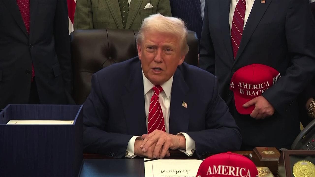 "Sei la peggior giornalista. Non ti ho mai vista sorridere": Trump insulta Kaitlan Collins della CNN