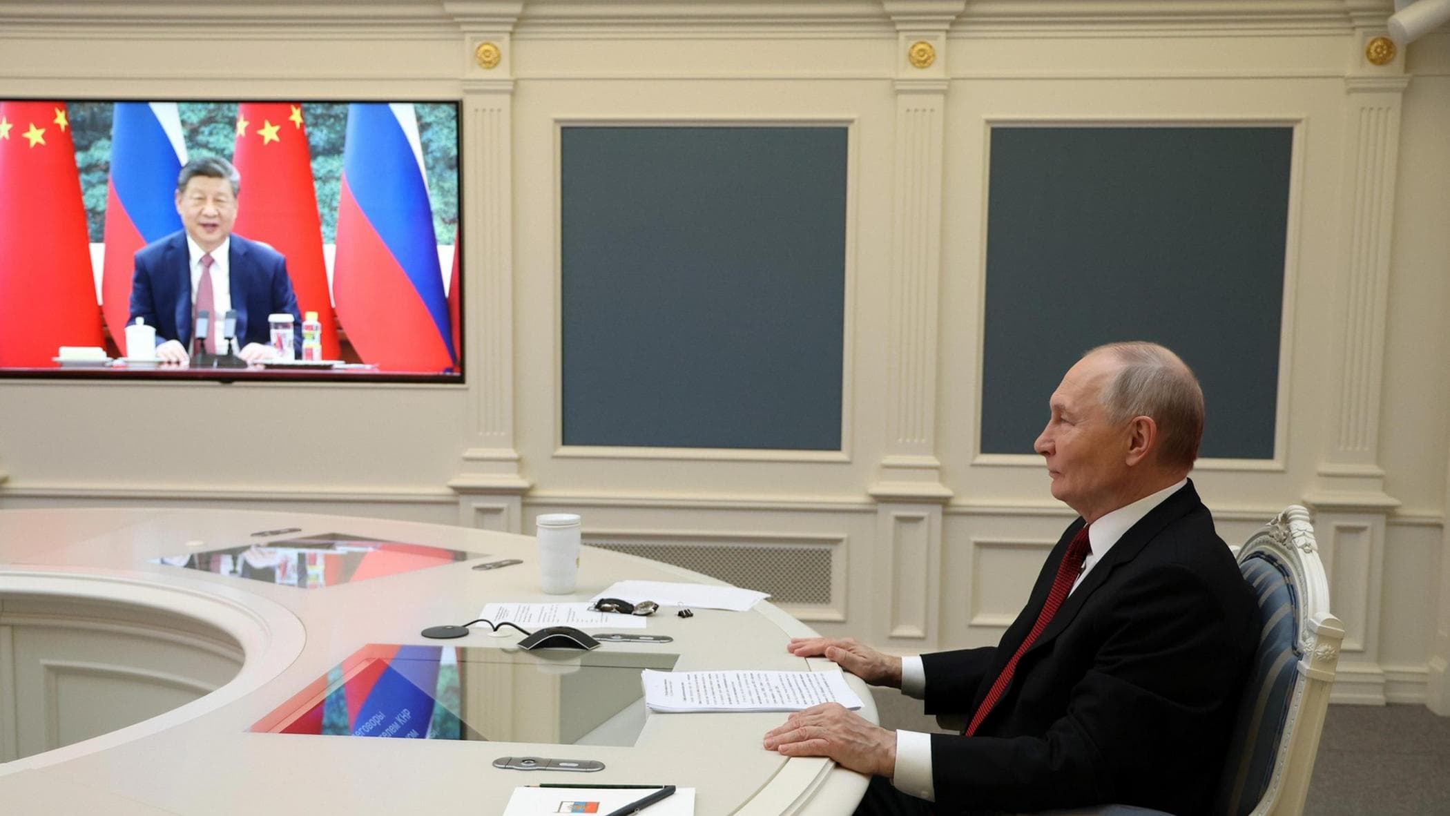 習主席、電話で糸を紡ぐ：プーチン大統領とトランプ大統領を安心させ、会談の準備を整える