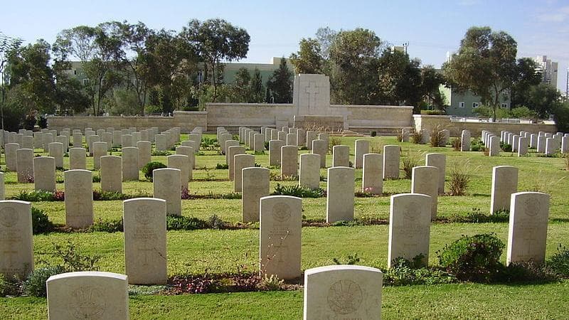 Gaza, le ruspe israeliane al cimitero: distrutte le tombe dei caduti delle guerre mondiali